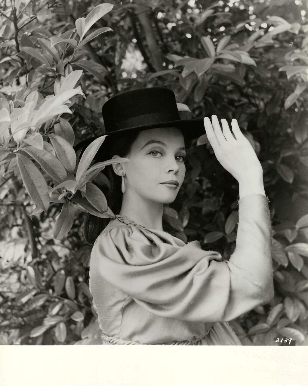 DOCTOR'S DILEMMA, THE (1958) / LESLIE CARON BY CECIL BEATON