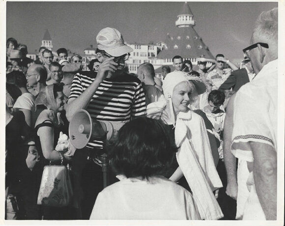 MARILYN MONROE AND ARTHUR MILLER AT CORONADO BEACH FOR SOME LIKE IT HOT (1959)