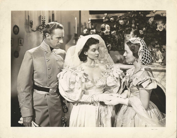 GONE WITH THE WIND -L21- LESLIE HOWARD AS ASHLEY WILKES, OLIVIA DE HAVILLAND AS MELANIE WILKES AND VIVIEN LEIGH AS SCARLETT O’HARA AT SCARLETT’S FIRST WEDDING