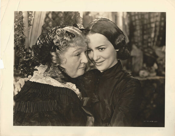 GONE WITH THE WIND (1939) -U30- Laura Hope Crews as Aunt Pittypat, Olivia de Havilland as Melanie Hamilton Wilkes