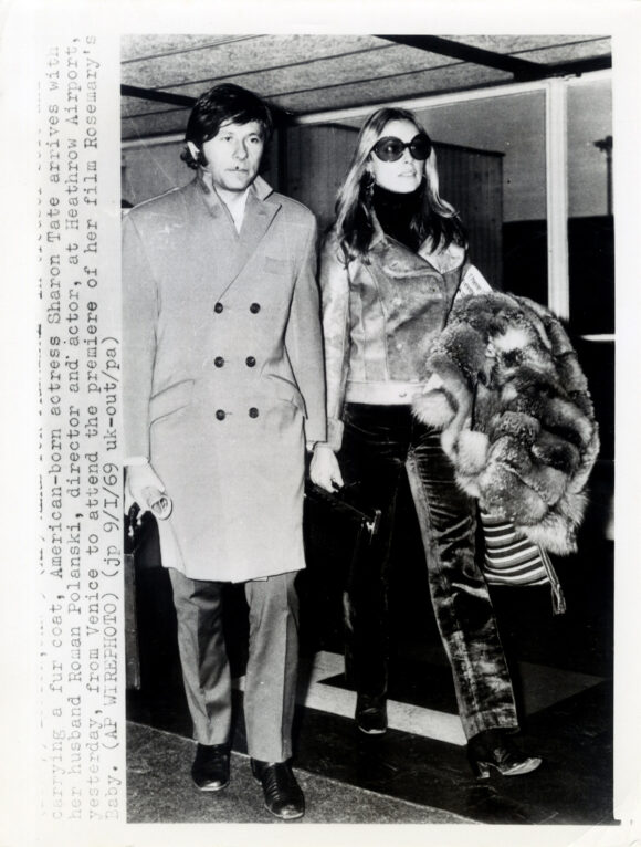 ROMAN POLANSKI, SHARON TATE (1969) at Heathrow Airport