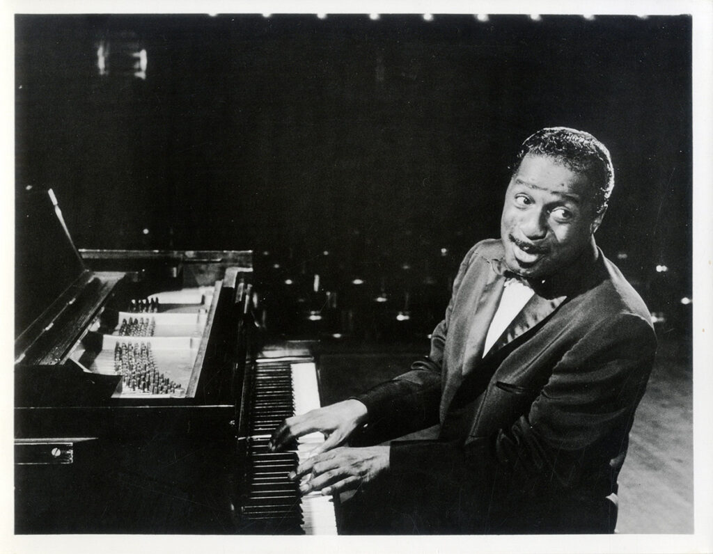 ERROLL GARNER (ca. 1960s) Collection of 11 photos - Image 3