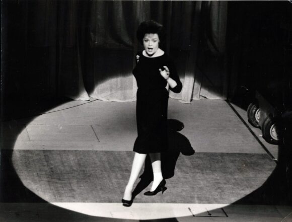 I COULD GO ON SINGING (1963) Judy Garland on stage - 1