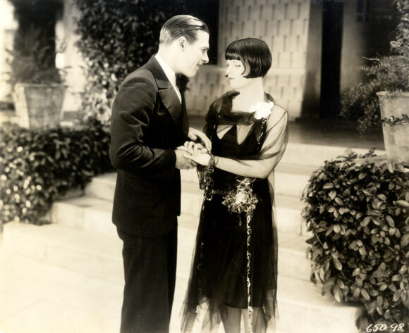 LOUISE BROOKS / ROLLED STOCKINGS (1927) - 2