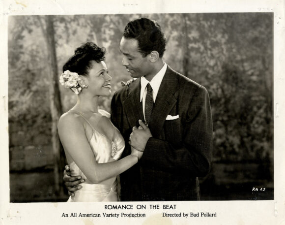 ROMANCE ON THE BEAT (1945) Set of 4 photos