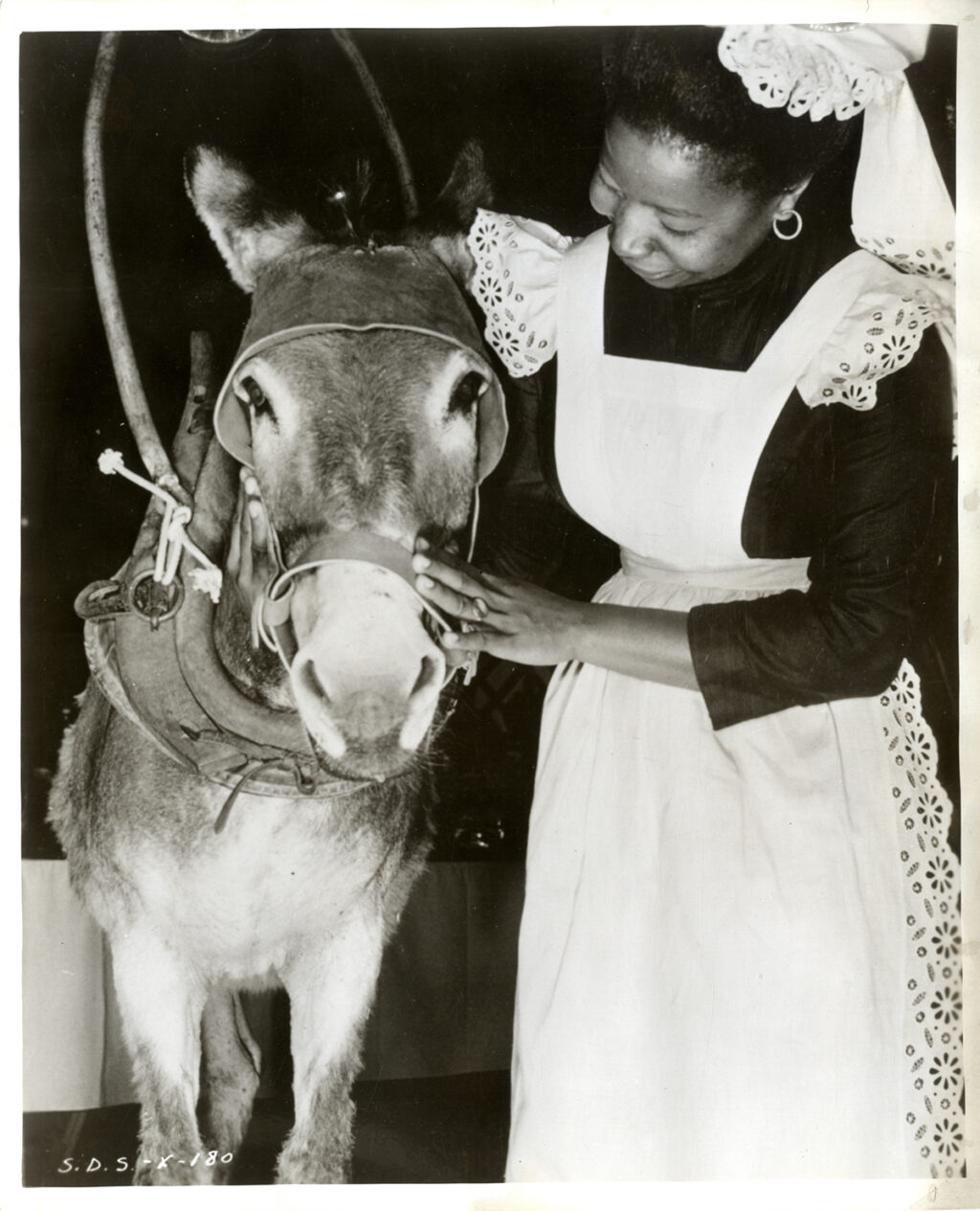 BUTTERFLY MCQUEEN / DUEL IN THE SUN (1946) Set of 2 photos