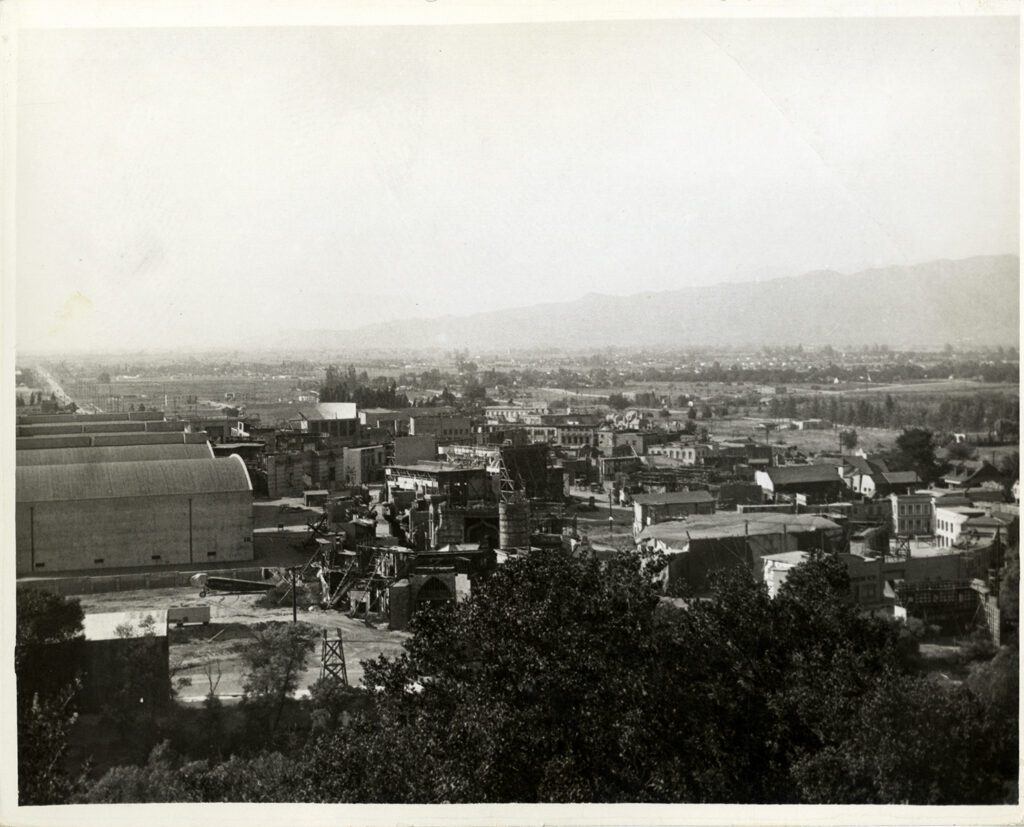 Collection of 6 photos documenting the Hollywood studios (ca. mid-1930s) - Image 7