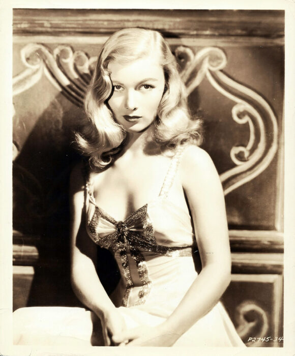 VERONICA LAKE (ca. 1942) Iconic portrait