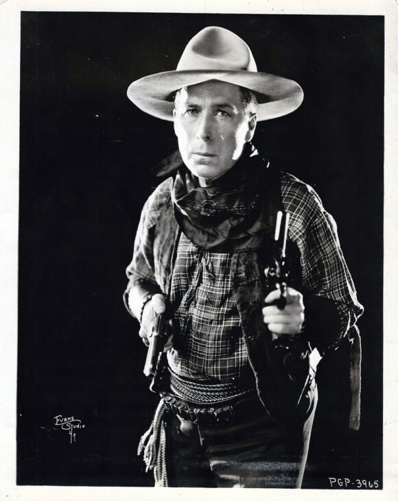 WILLIAM S. HART RETURNS TO PARAMOUNT (1923) Photo