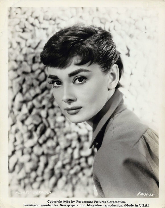 AUDREY HEPBURN AT PARAMOUNT (1954) Photo