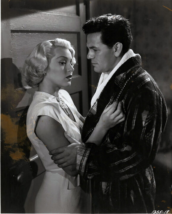 POSTMAN ALWAYS RINGS TWICE, THE (1946) Photo ft. romantic moment