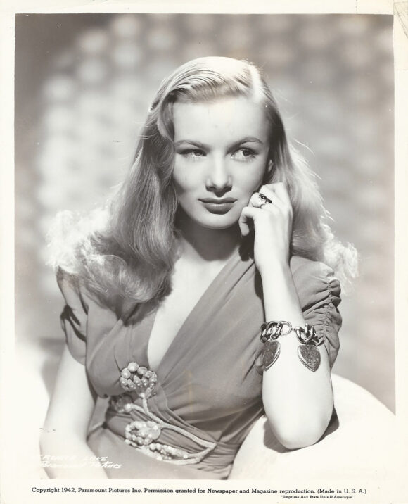 VERONICA LAKE WITH BRACELET (1942) Publicity portrait