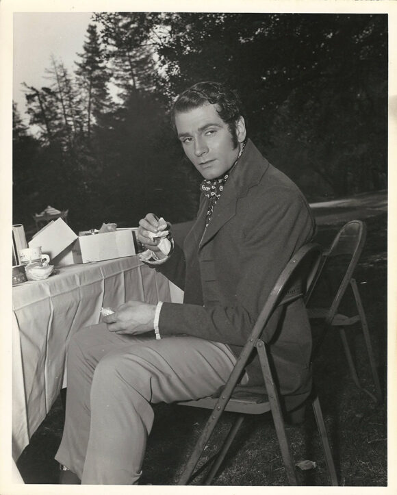 PRIDE AND PREJUDICE | LAURENCE OLIVIER HAS LUNCH ON LOCATION (1940) BTS photo