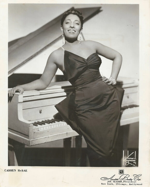 CARMEN McRAE AT THE PIANO (1957) Glamour portrait