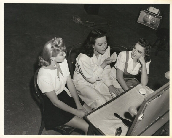 JUDY GARLAND, LANA TURNER, HEDY LAMARR AT THE MAKEUP TABLE (1941) BTS photo