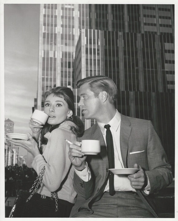 BREAKFAST AT TIFFANY'S | AUDREY HEPBURN, GEORGE PEPPARD (1961) Photo with snipe